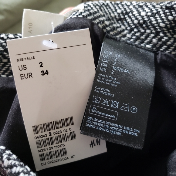 H&M Black/herringbone-patterned Short Skirt - Picture 6 of 6